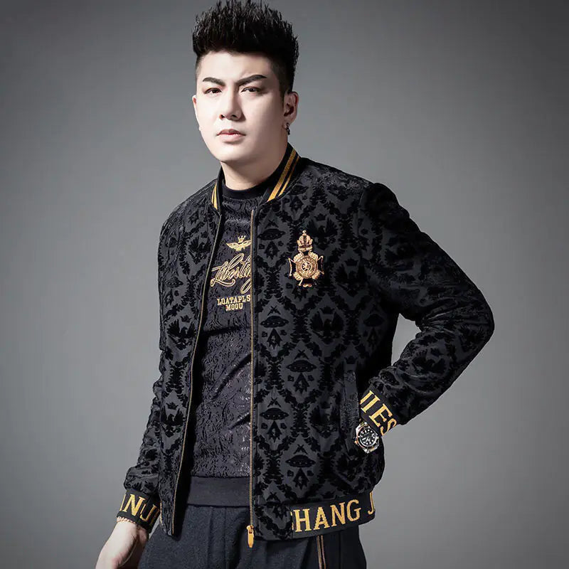 Close-up of the medal embroidered detail on the men's autumn and winter baseball jacket