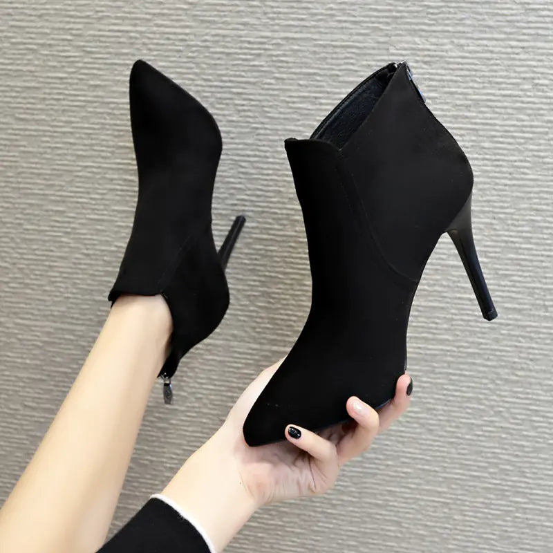 Comfortable women's ankle boots with a low tube height and sophisticated style