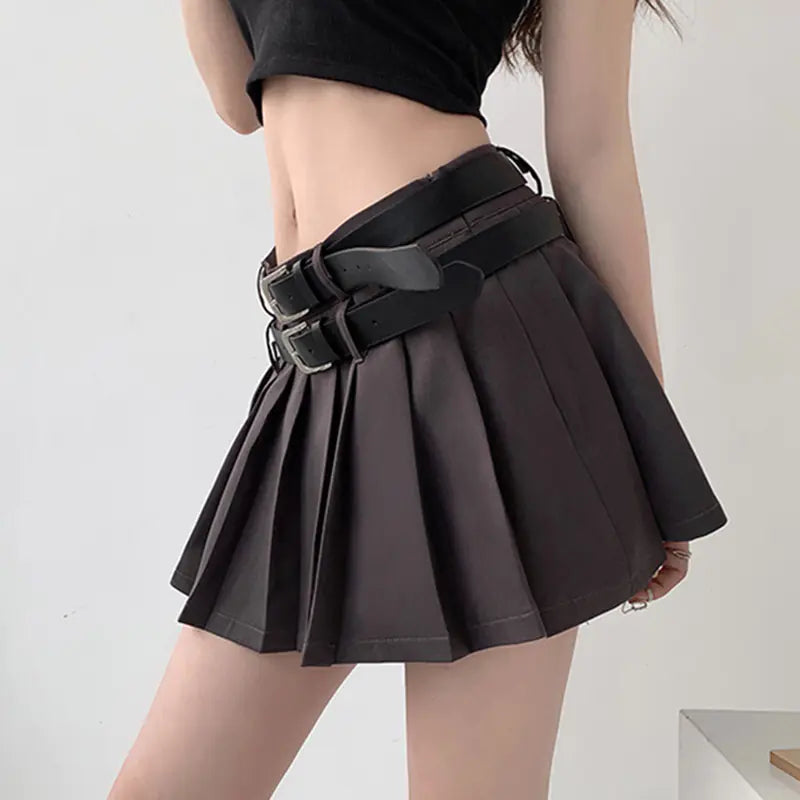 Close-up of the pleated design and double waistband detail on the gray short skirt with lining