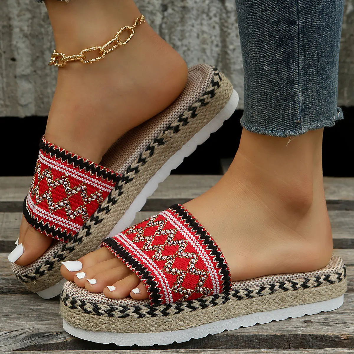 Modern women's orthopedic sandals featuring versatile color options, providing support and elegance for all-day wear