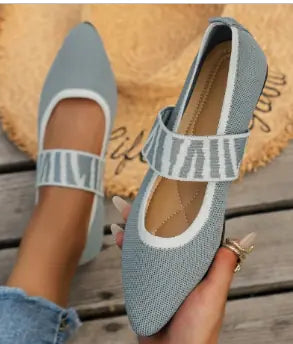 Elegant women's flat shoes with pointed toes featuring breathable knitted upper and rubber sole