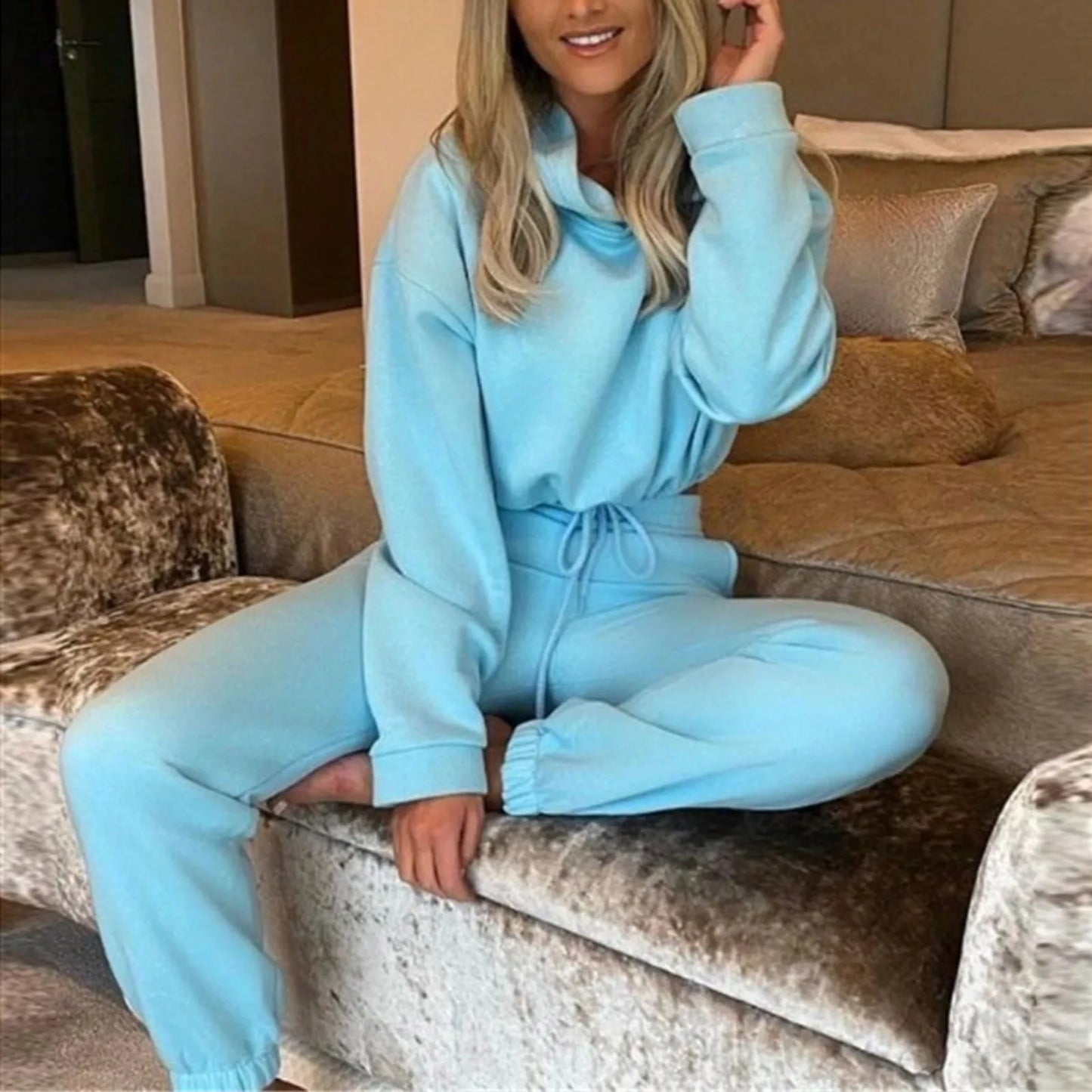Comfortable women's winter two-piece tracksuit set with stylish design and cozy fabric for cold weather