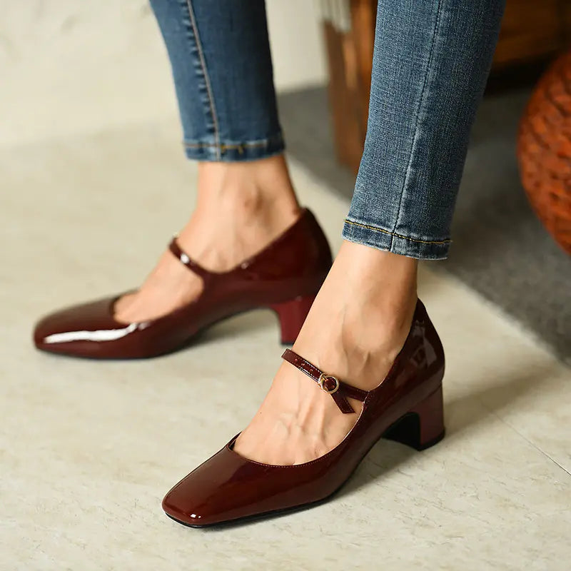 Sophisticated Mary Jane shoes in burgundy patent leather with a sturdy rubber sole for safety