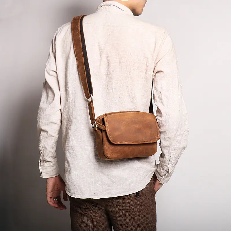 Large capacity men's crossbody bag made of durable leather for daily use