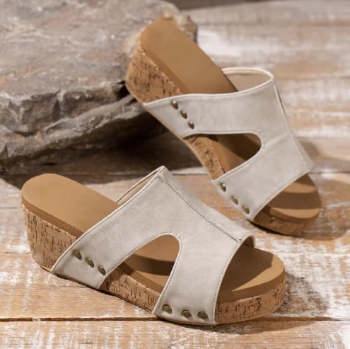 Versatile women’s wedge sandals with open toe and high-quality finish, suitable for brunch, errands, or casual outings
