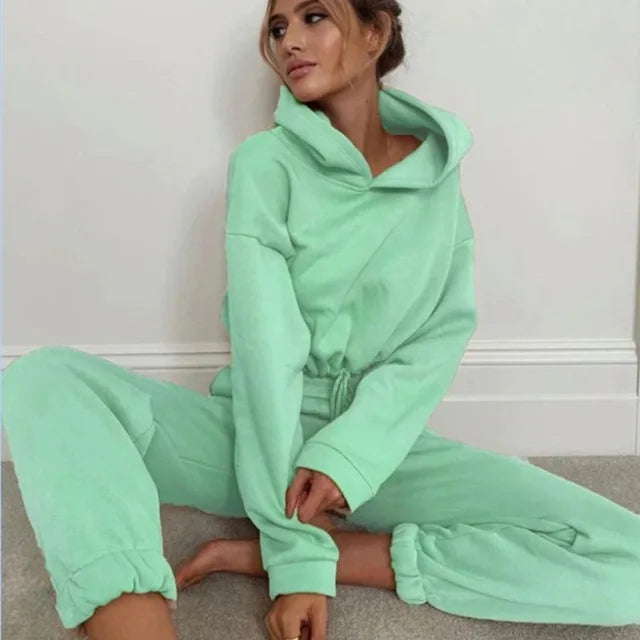 Comfortable women's winter two-piece tracksuit set with cozy fabric, stylish design, and perfect for casual wear during cold weather