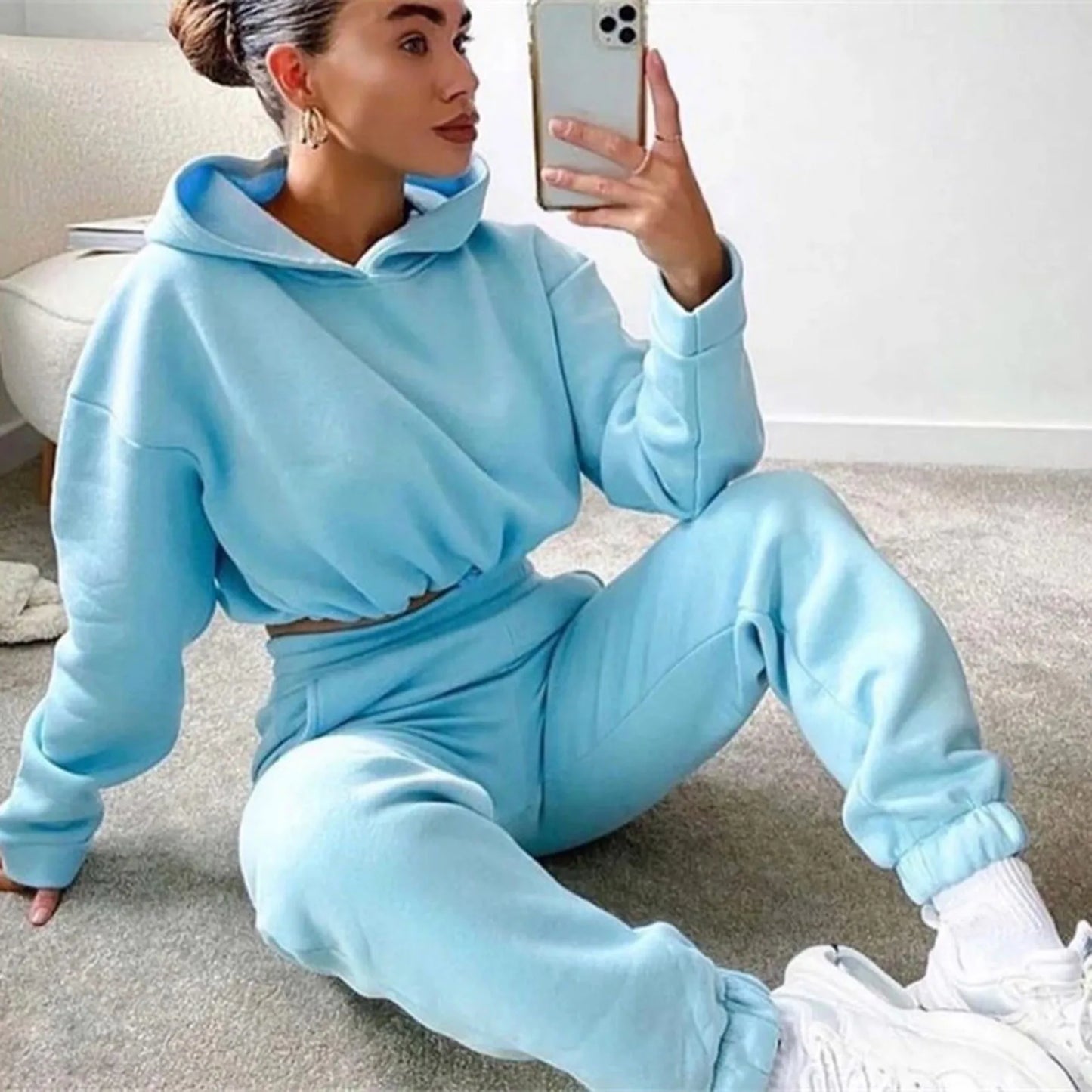 Comfortable and stylish winter two-piece women's tracksuit with cozy fabric and trendy design perfect for cold weather
