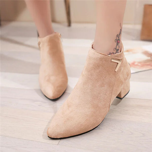 Stylish pointed toe chunky heel ankle boots featuring a sleek side zipper for easy wear and a modern fashion-forward look