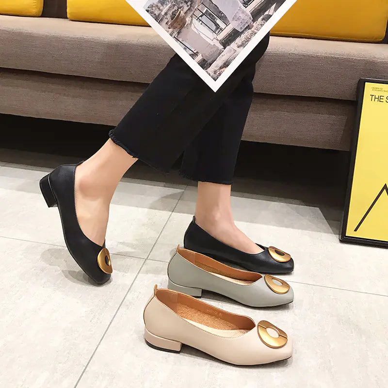 Elegant chunky heel Mary Jane shoes featuring versatile mid-height heels for stylish comfort and everyday wear