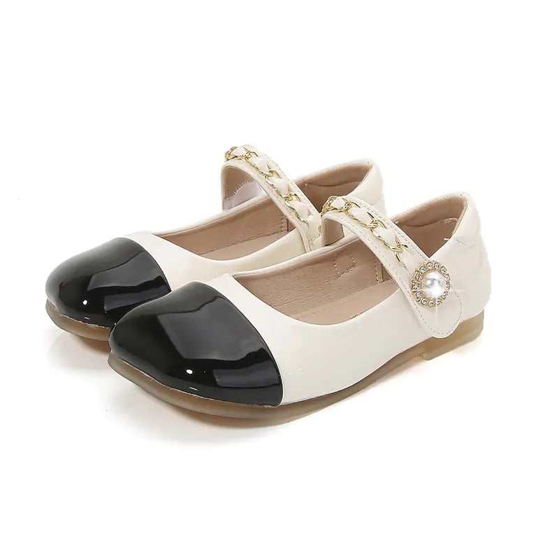 A pair of kids' leather Mary Jane flat shoes featuring a pearl chain decoration and comfortable design for young girls